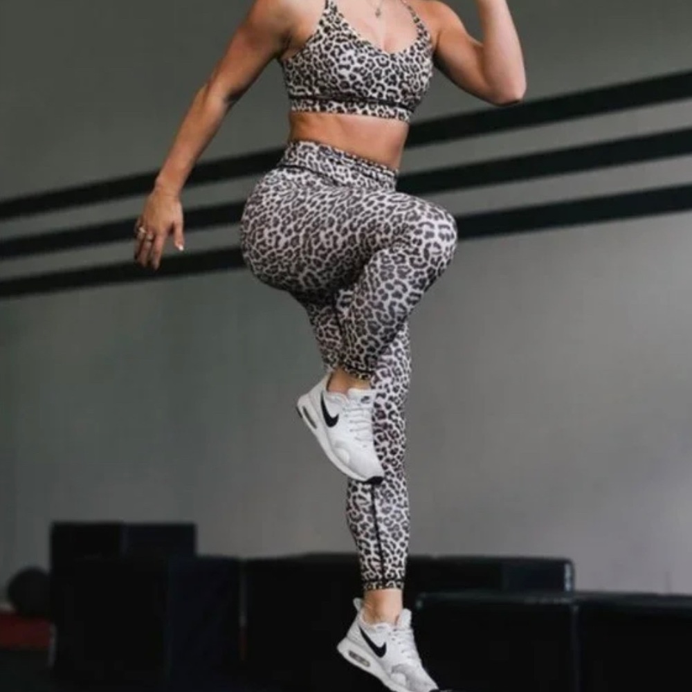 Zyia Scrunchy What leopard leggings size 4